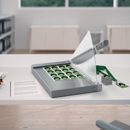 Gilotyna Leitz Precision Office Pro A4+, do 25 kartek 90230000